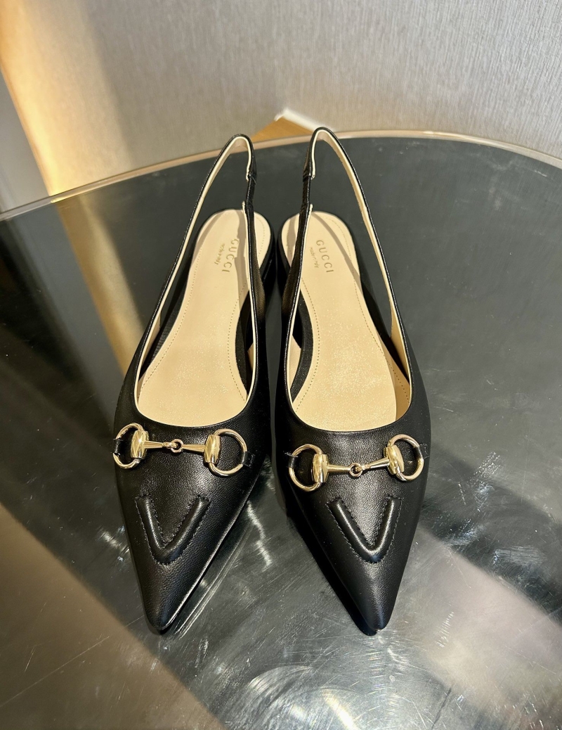 G*u*i sandals